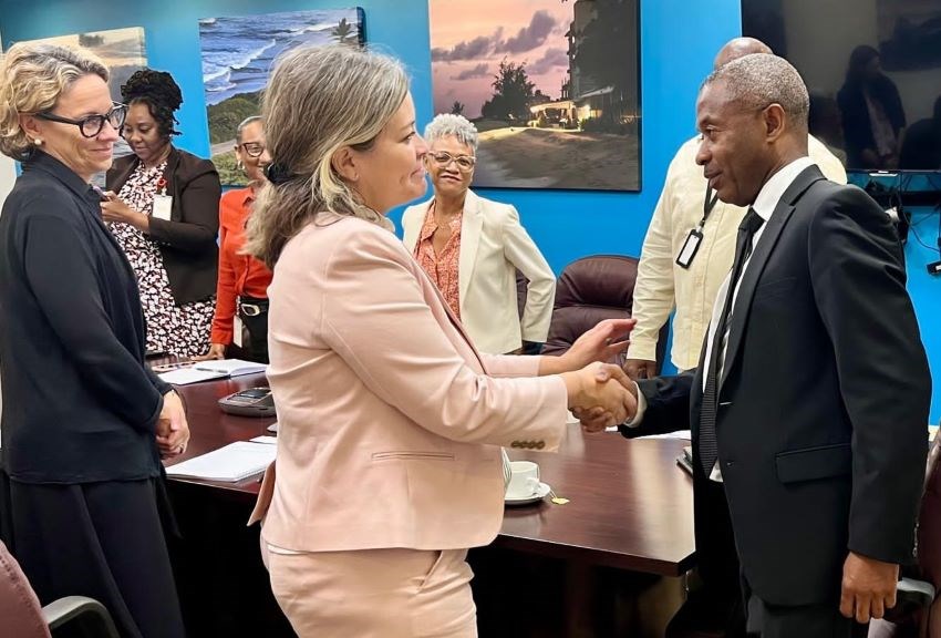 Tourism Minister Meets With Team From World Bank